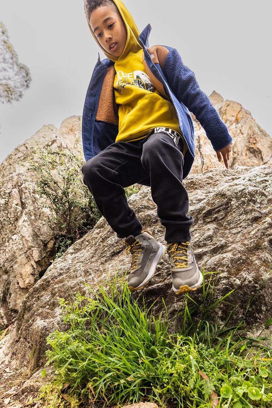 Boys Sweatpants North Face Camp TNF Black (Size 14/16 Left) 4 Boys Sweatpants North Face Camp TNF Black (Size 14/16 Left) - Image 2